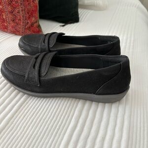 Clarks Black Loafers with Gray Sole